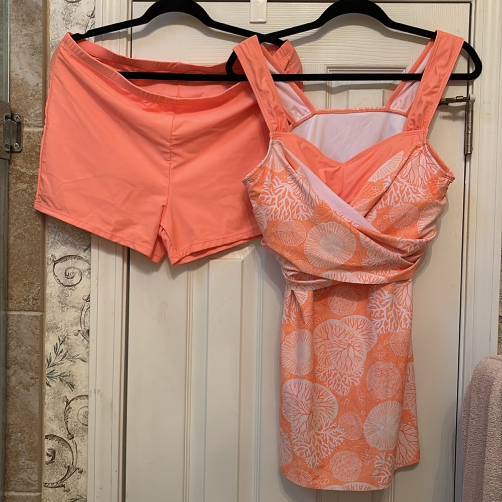Coral & White 1X Bathing Top w/ Shorts
